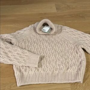 H&M NWT Cable Knit Cream Sweater